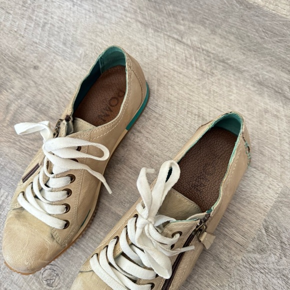 Roan Maudt Beige Leather Suede Teal Tennis Shoe Women’s Size 8 - Picture 4 of 13